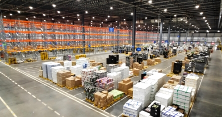 國(guó)際物流為企業(yè)在全球市場(chǎng)中穩(wěn)健前行提供指引