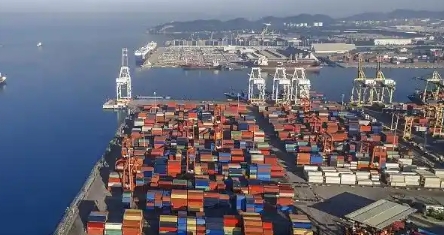 探討當(dāng)前國際海運(yùn)的趨勢、技術(shù)創(chuàng)新及行業(yè)面臨的主要問題和可能的解決方案