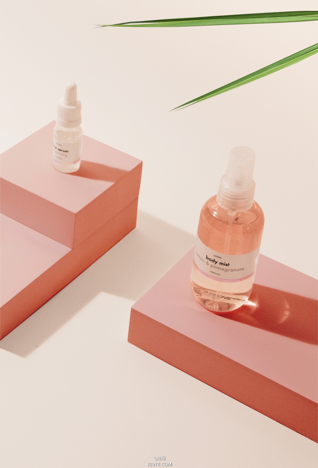 上?；瘖y品包裝瓶廠家談包裝設(shè)計(jì)中的扁平化設(shè)計(jì)理念應(yīng)用研究