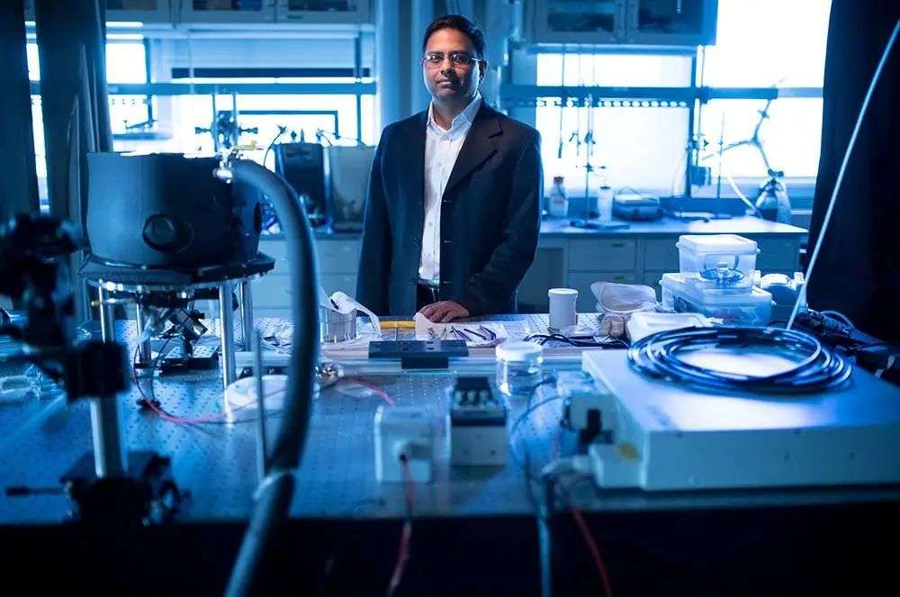 再也不用「擠牙膏」，高露潔換上的「潤滑劑」包裝，讓牙膏從此一滴不剩